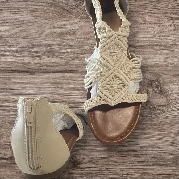 Mossimo sandals EUC size 7 1/2 macrame cream color zipper back flats - Picture 3 of 7